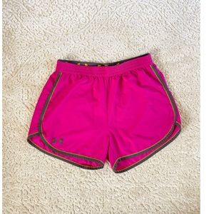 Women’s Fuchsia Medium Under Armour Shorts with comfort stretch band.